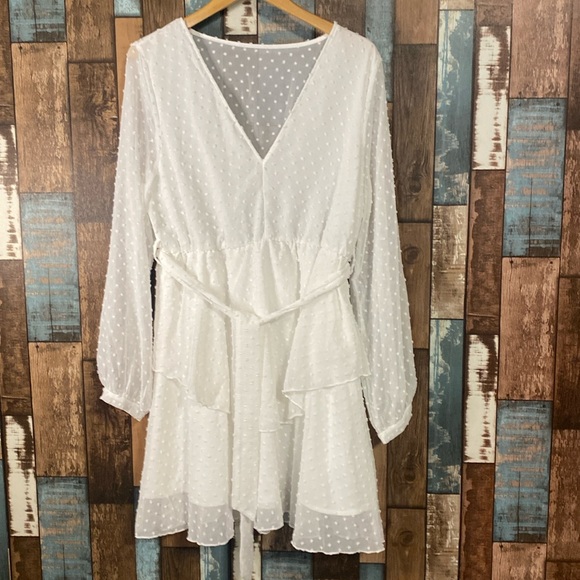 Dresses & Skirts - XL white layered sheer back and sleeve textured dress